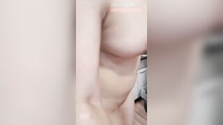 巨乳表妹在厨房被后入 被爆操之后淫水直流
