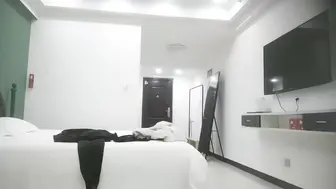 极品00后萌妹子，乖巧听话，沙发啪啪，尽享青春胴体的美好