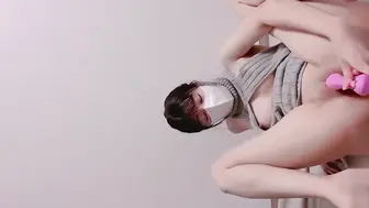 福利姬 极品美少女 开背毛衣自慰瘫软发出下流淫声 强烈高潮不禁颤抖完全失控