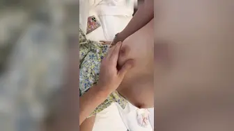 原创乱伦堂妹背着男友来陪我喝酒，喝酒以后带她去逛街看电影，看电影的时候套路妹妹说要带她去开房，没想到妹妹居然答应了！