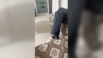 真实兄妹乱伦 爸妈在隔壁睡觉，我却偷偷跑到妹妹房间，强行玩弄她的大奶子！