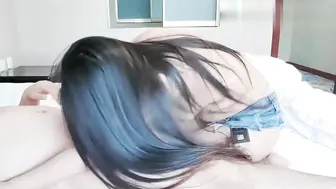 骚逼老妈找我偷情，听着门外继父和别人说话给我口爆