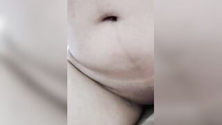 嫂子为了让我离不开她，每天锻炼，到把身材保持那么好，还趁大哥不在，不时的诱惑我。
